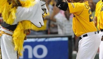 Leones caen ante Toros, pero mantienen primer lugar, por derrota de las Aguilas frente al Licey