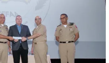 Defensa inicia entrega "Cheque Sueldo por Año" a militares retirados