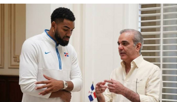 Abinader felicita a Towns por título de la NBA