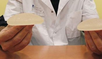 Francia estudia prohibición de prótesis mamarias por aparición de un cáncer vinculado
