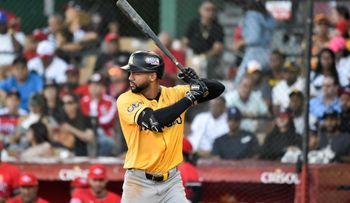 Leody brilla en victoria de las Águilas sobre el Escogido