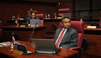 Félix Bautista somete al director y propietario de la Z-101 por difamación