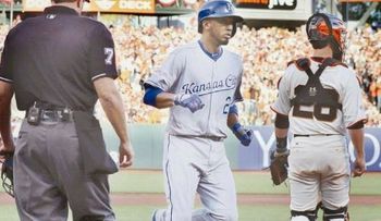 Kansas City sigue inspirado; coloca la serie 2-1 a su favor