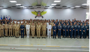 Defensa reconoce oficiales por su trayectoria y servicio