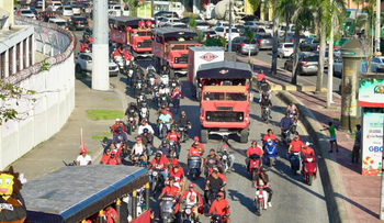 Escogidistas celebran en caravana la corona 18