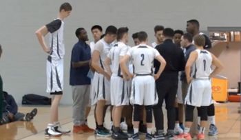 Robert Bobroczky, cada vez más cerca de la NBA: el "adolescente más alto de Europa" debutó en el baloncesto pre universitario