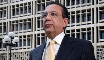 Revista Pan Finance galardona a Héctor Valdez Albizu como Gobernador de BC del Año 2021, región Latinoamérica