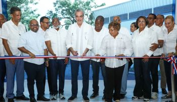 Abinader entrega polideportivo tras más de 60 años de espera en Villa Mella