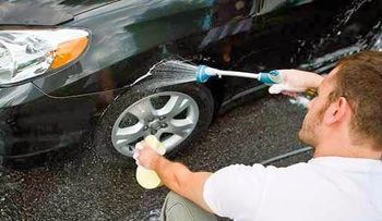 Crean un material que 'cicatrizará' los rayones en los autos