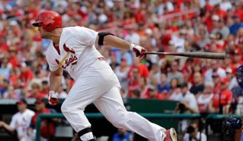 Cardenales remontan y vencen a Cachorros 