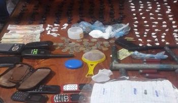DNCD apresa tres hombres distribuían drogas en SFM