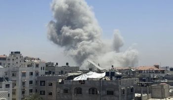 Al menos 14 muertos tras bombardeo israelí contra campamento de desplazados en Gaza