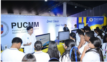 Más de 2,000 estudiantes participan en feria de innovación en Santiago