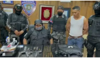 PN apresa a hombre que alegadamente guardaba armas de fuego a desaprensivos