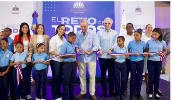 Luis Abinader entrega escuela en Villa Mella