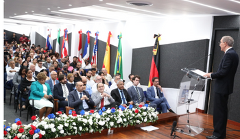 Gobierno otorga 1,800 becas internacionales en áreas STEM