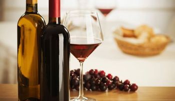Beber vino antes de ir a dormir te ayuda a bajar de peso