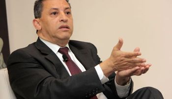 Exdirector de Aduanas, Fernando Fernández, le dice a Danilo que andará sin arma; denuncia intento de asesinato