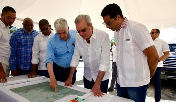 Abinader anuncia anheladas soluciones a problemas de alcantarillado, agua potable y electricidad en Higüey