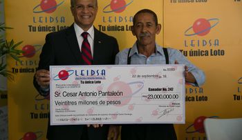 Ex profesor gana RD$23 millones en sorteo de Leidsa