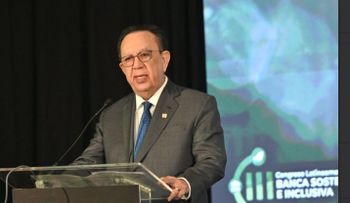Valdez Albizu resalta importancia sostenibilidad climática e inclusividad de los sistemas bancarios