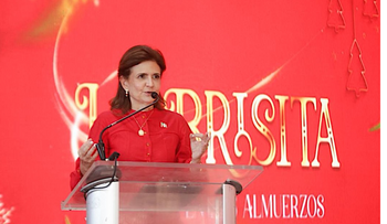 Raquel Peña inicia la entrega del Bono Navideño 2025 en el Cibao