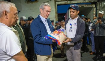 Abinader supervisó alimentos entregado en comunidades afectadas por tormenta Melissa
