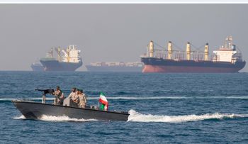 Irán cierra Ormuz y amenaza con atacar barcos