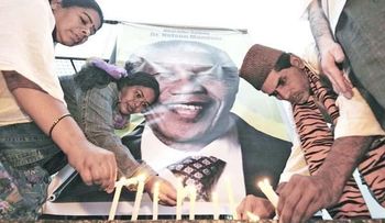 No se ha muerto, y familia Mandela tiene disputa por lugar de sepultura