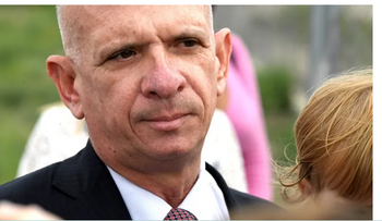 Detienen en Catar a colaborador del Pollo Carvajal