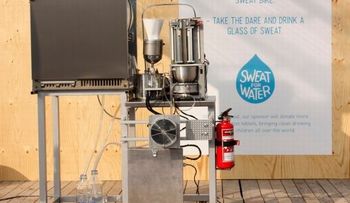 Inventan máquina que convierte el sudor en agua potable