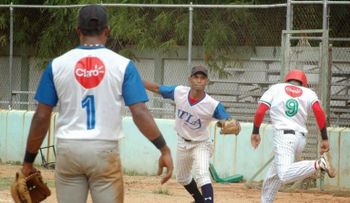 Harán el domingo torneo softbol añejo en La Farándula