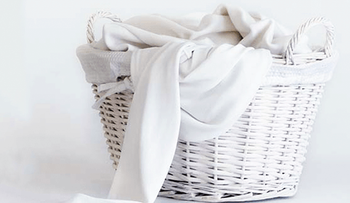2 remedios para recuperar el color blanco de la ropa