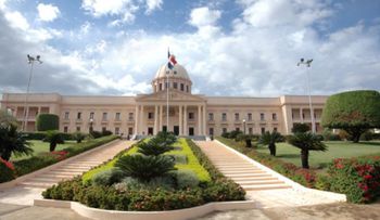 Presidente Medina instruye mediante decreto compras a Mipymes
