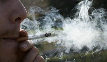 Por cada diez años fumando la piel envejece unos dos años y medio más 