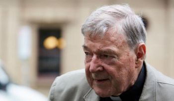 Tesorero del Vaticano, George Pell, recibiría 10 años de prisión por abusar de dos menores 