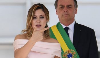 Descubren en cuenta de esposa de Bolsonaro más depósitos de exasesor detenido