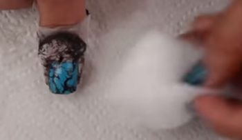 Decorar uñas con agua ((Video)