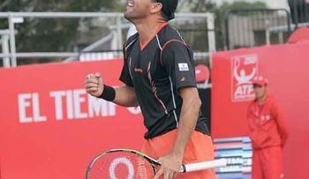 Víctor Estrella derrota al No. 25 del mundo y pasa a 3ra ronda en ATP 500 