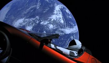 A bordo del Tesla Roadster de Elon Musk que recorre el espacio (si quiere ver el VIDEO)