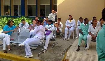 Dos muertos y tres personas heridas durante pleito frente a colmado en Brisas del Este