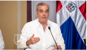 Presidente Abinader mantiene inalterable precios combustibles