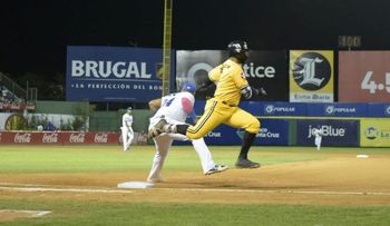 Licey le da una "pela" a las Aguilas y empata la Serie Final; este martes doble juego en Santiago