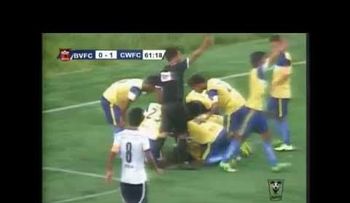 Muere futbolista que cayó al celebrar un gol (Video)