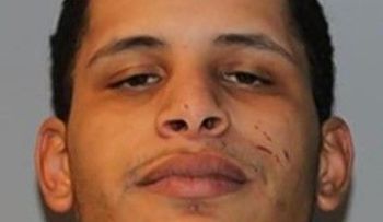 Vendedor de drogas dominicano huye de los policías y termina rescatado por los bomberos