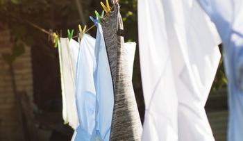 ¡Truco casero sin desperdicio para quitar manchas de la ropa 