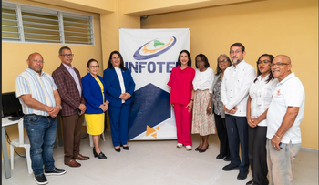 Primera dama inaugura aulas de belleza e informática en Capotillo