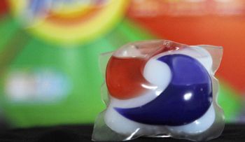 Comer cápsulas de detergente, el peligroso reto de los adolescentes en redes sociales