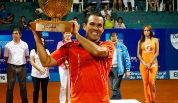 Víctor Estrella alcanza puesto 80 en ranking ATP