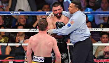 'Canelo' noquea a un 'perro faldero' (Video)